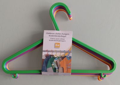 lot de 24 paquets de 6 ceintres neuf