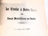un vieux livre avec un titre en noir et blanc