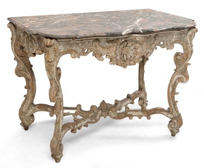 Grande console Régence en bois sculpté et ajouré à décor de rocailles 