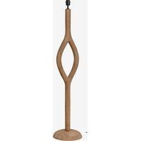 La lampe est en bois et possède un abat-jour noir.