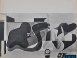 une vieille photo en noir et blanc représentant un tableau sur lequel figure une guitare