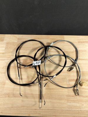 Lot de câbles d'accélérateur.