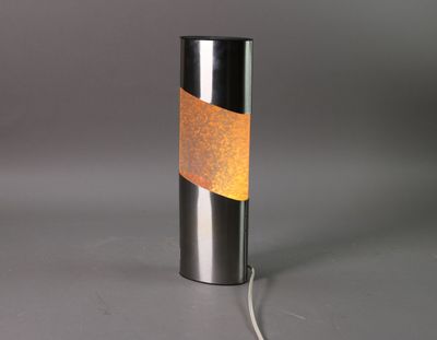 an image of a lamp that is sitting on a table