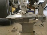 l'image d'une machine dans un garage