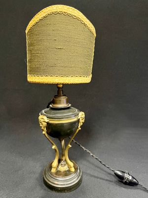 a lamp that is sitting on a table with a lamp shade on it