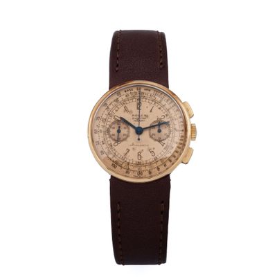 gros plan d'une montre sur fond blanc avec un bracelet marron