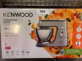 emballage d'un robot pâtissier Kenwood exposé dans un magasin