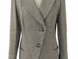 une image d'une veste de femme sur un mannequin