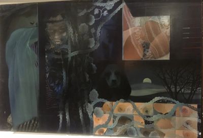 un tableau représentant un homme coiffé d'un chapeau et une femme en robe, exposé dans la vitrine d'un magasin
