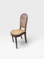Paire de chaises à fond de canne, en bois naturel mouluré et… (photo 2)