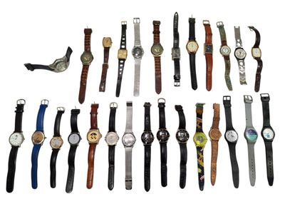 beaucoup de montres, toutes de couleurs et de tailles différentes