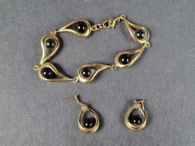 Charles JOURDAN. Lot de bijoux en plaqué or comprenant : 1 b…