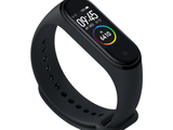 une montre connectée noire dotée d'un écran aux couleurs vives