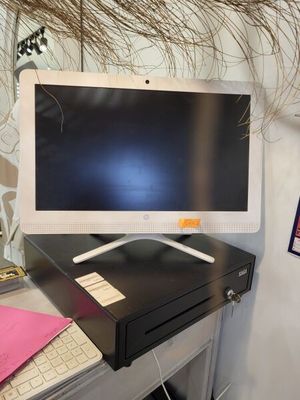 1 ordinateur tout en un HP - 1 tiroir caisse - 1 imprimante …