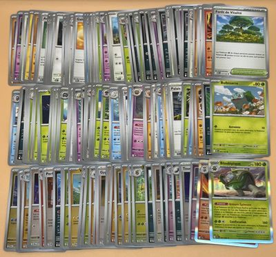 beaucoup de cartes sur la table
