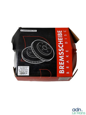 emballage d'une paire de disques de frein sur fond blanc