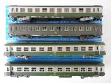 quatre wagons empilés les uns sur les autres