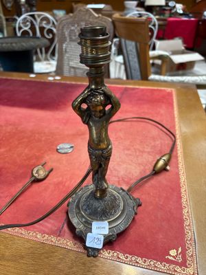Pied de lampe en bronze présentant un chérubin reposant sur un socle t - Photo 1