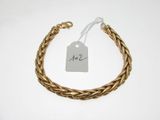 gros plan d'un bracelet portant une étiquette de prix