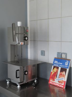 a machine that is sitting on a counter in a kitchen