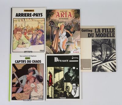 plusieurs livres sont alignés sur une surface blanche avec un fond blanc