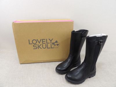 jolies bottes en cuir noir ornées d'un crâne