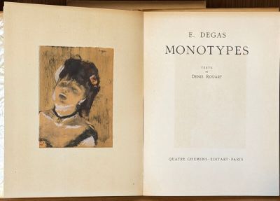 la photo d'un livre sur lequel figure la photo d'une femme