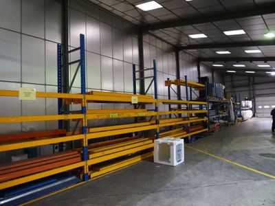Pour Mise AU Metal, 1 Important Ensemble DE Racks Lourds Mon…