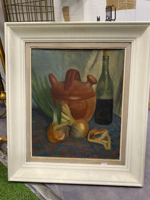 une photo d'un tableau représentant un vase et des oignons posés sur une table