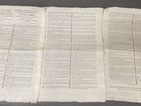 gros plan d'une feuille de papier sur une table