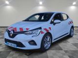 une voiture blanche avec des bandes rouges et blanches garée dans un garage