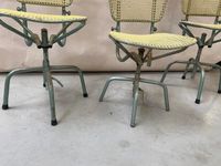 Suite de trois chaises de bureau en métal tubulaire laqué bl… (photo 2)