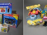 deux photos côte à côte montrant un tas de jouets