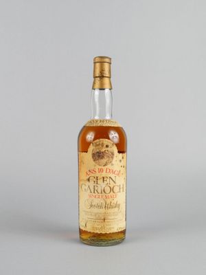 une bouteille de whisky Glen Garioch sur fond gris