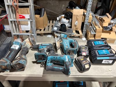 a lot of tools that are sitting on a table