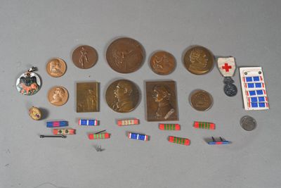 a lot of coins, pins, pins and other items on the table