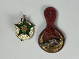 deux insignes de l'ordre de l'étoile de l'ordre de l'ordre de l'ordre de l'étoile de l'ordre de l'ordre de l'ordre de l'ordre