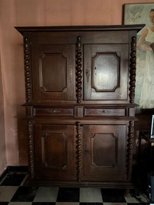 Buffet deux corps en chêne à colonnes appliquées - Photo 1