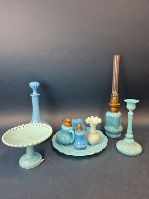 Ensemble de divers éléments en opaline bleue turquoise compr…