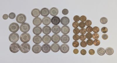 a lot of coins that are on the table