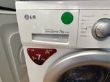 un lave-linge et un sèche-linge placés l'un à côté de l'autre