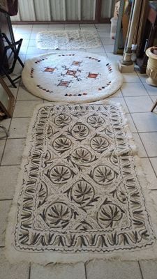 Réunion de trois tapis.