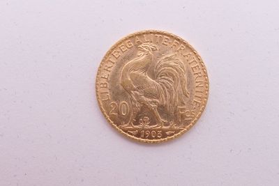 l'image d'une pièce d'or ornée d'un coq