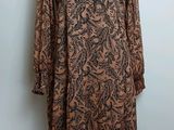 une image d'une robe sur un mannequin mannequin mannequin mannequin mannequin mannequin mannequin mannequin mann