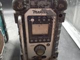 a small radio that is sitting on a table