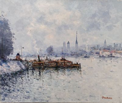 un tableau représentant un bateau sur l'eau, avec une ville en arrière-plan