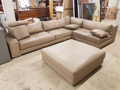 LIGNE ROSET - Large canapé d'angle en cuir gris taupe et son…
