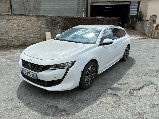 Véhicule particulier PEUGEOT 508 immatriculé FZ-215-QR, 1ère mise...