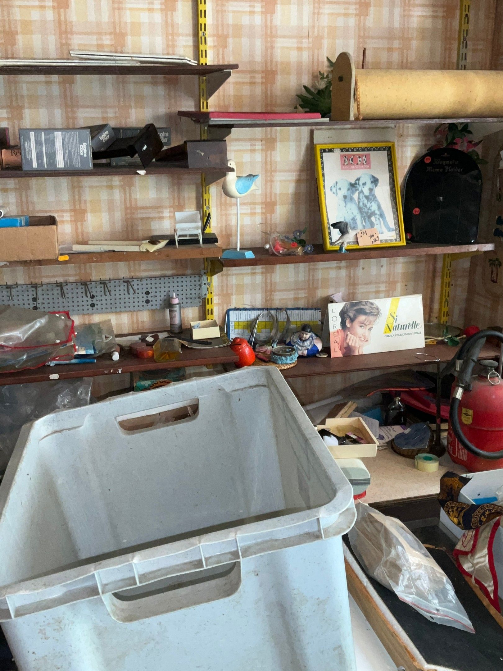 SUITE PHOTOS LOT 25 - Vente en un seul lot de l'ensemble du mobilier et des objets d’une maison située en centre-vill...