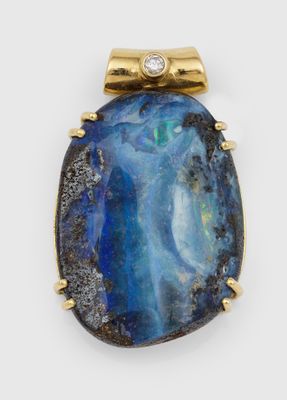 un pendentif en or et pierre bleue serti d'un diamant